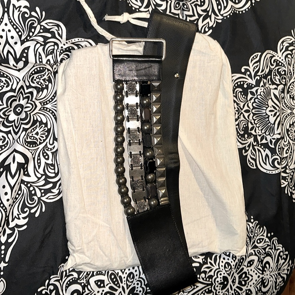 Susie Roger leather belt